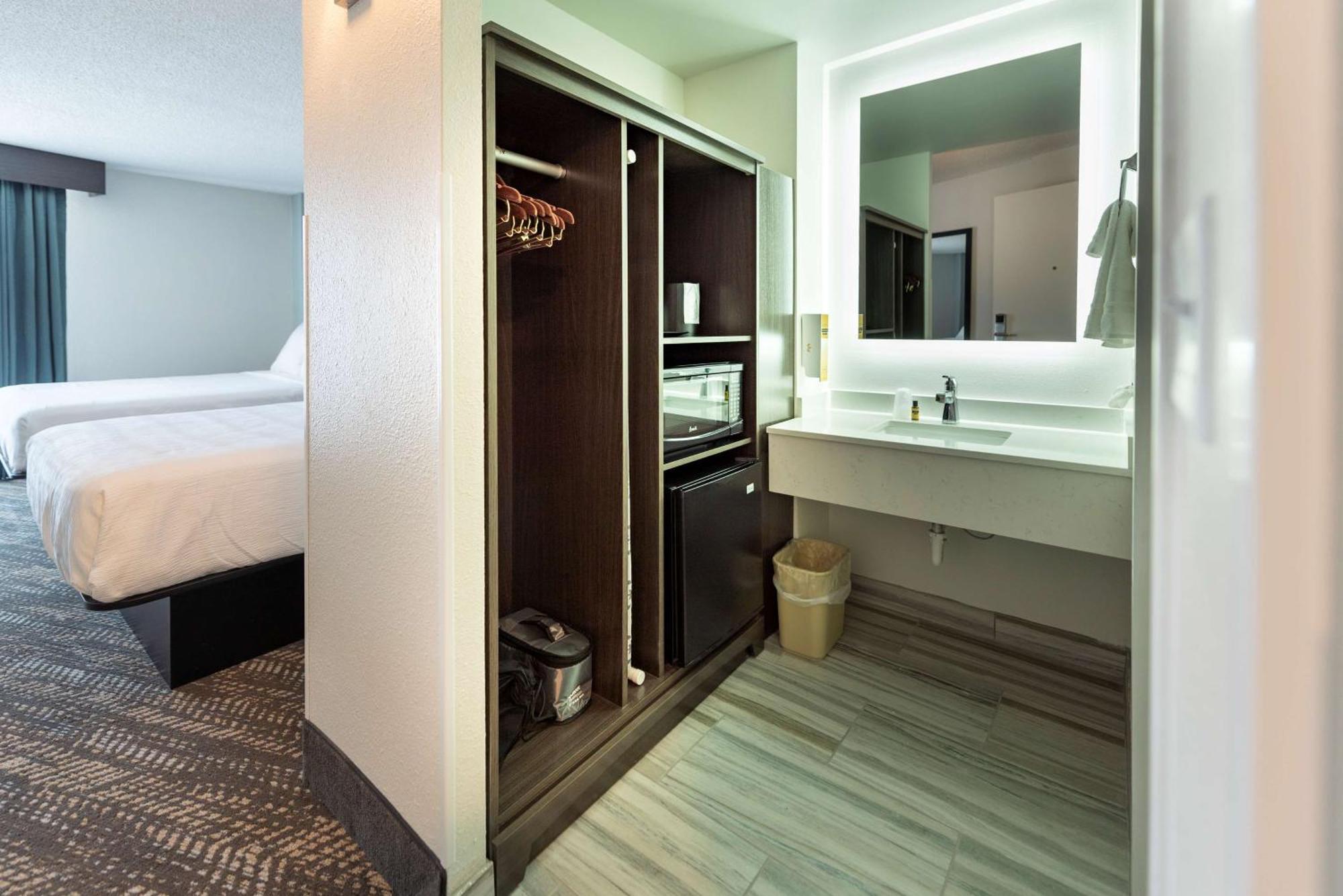 Western Tower Hotel 3*