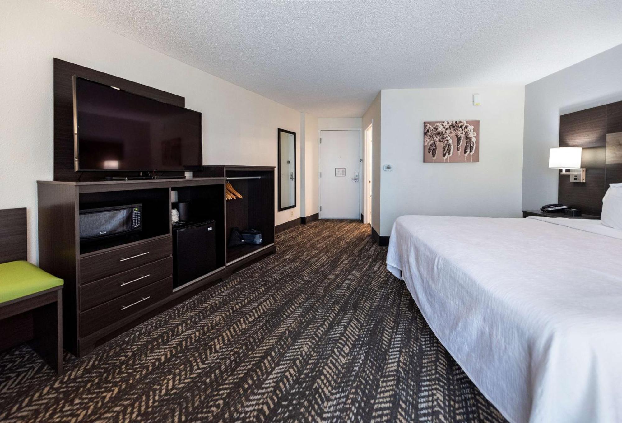 Western Tower Hotel 3*