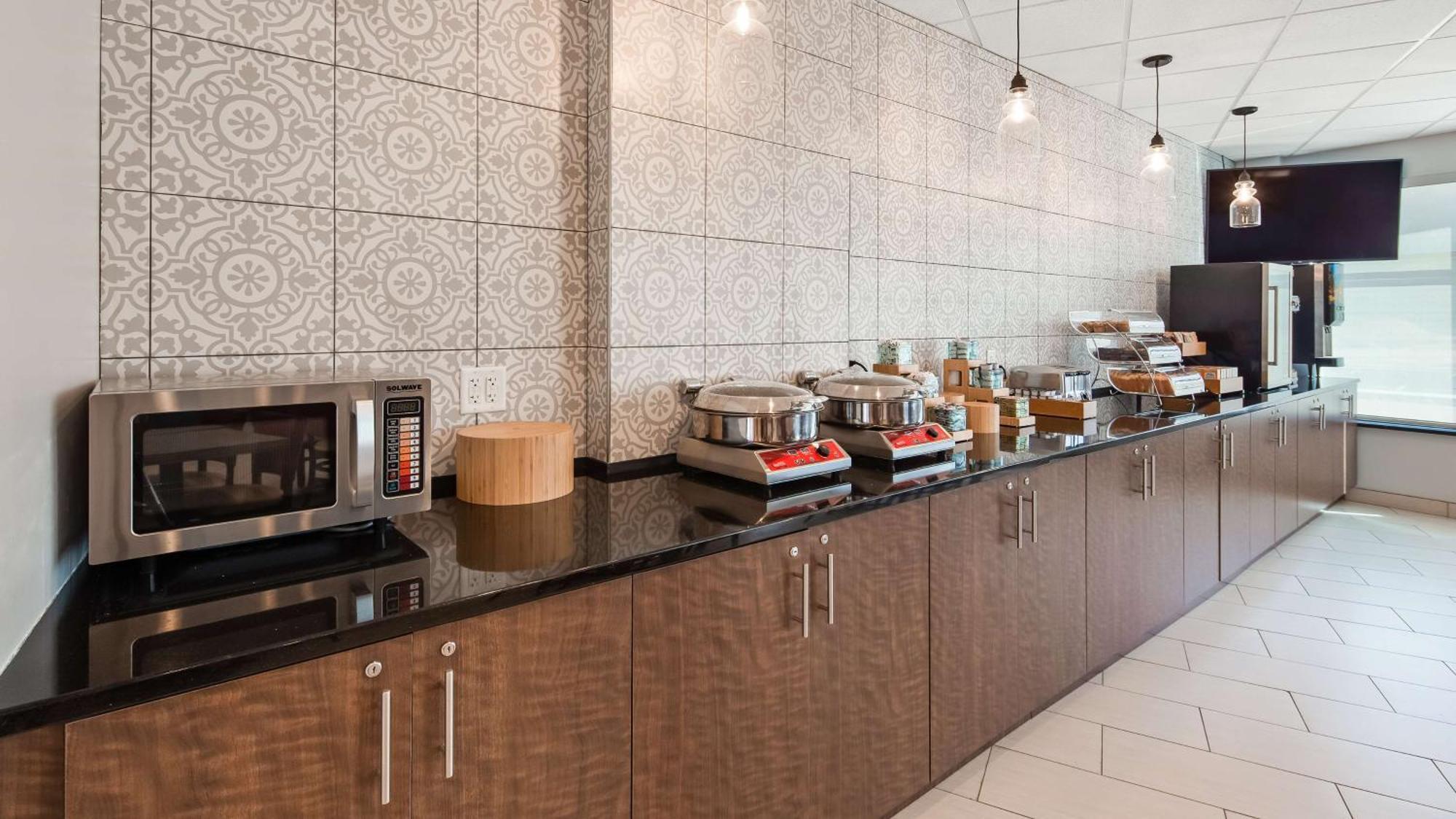 Western Tower Hotel 3*